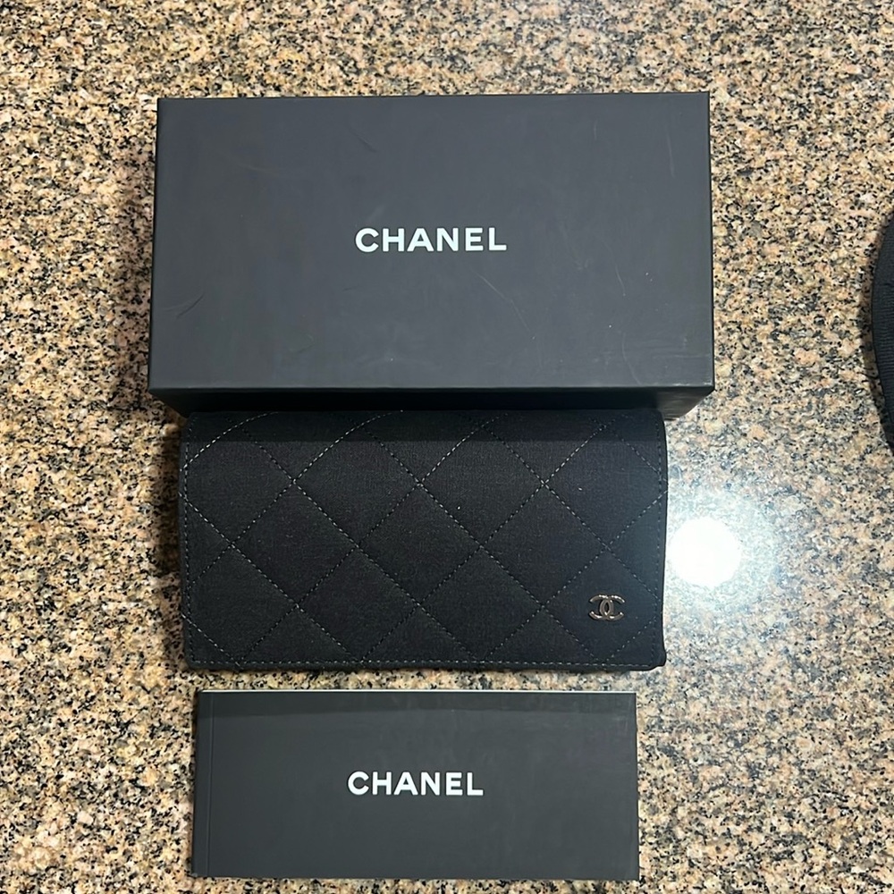 COPY - Chanel sunglass case